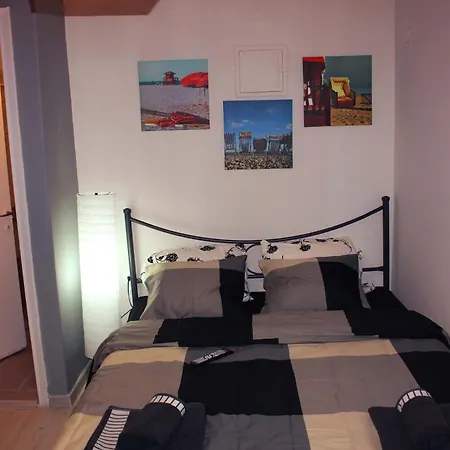 Impeccable 1-bedroom Center *