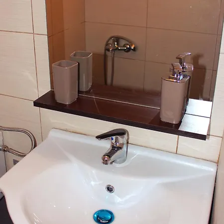 Sleeps 2 With Free Parking * Thessaloniki